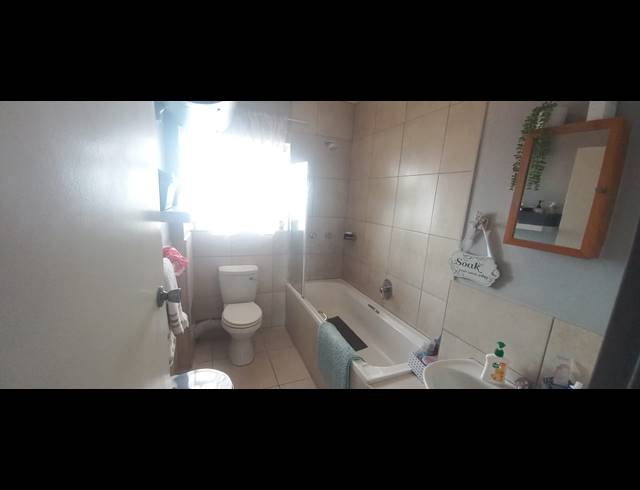1.5 BEDROOM FLAT FOR SALE IN MORNINGSIDE